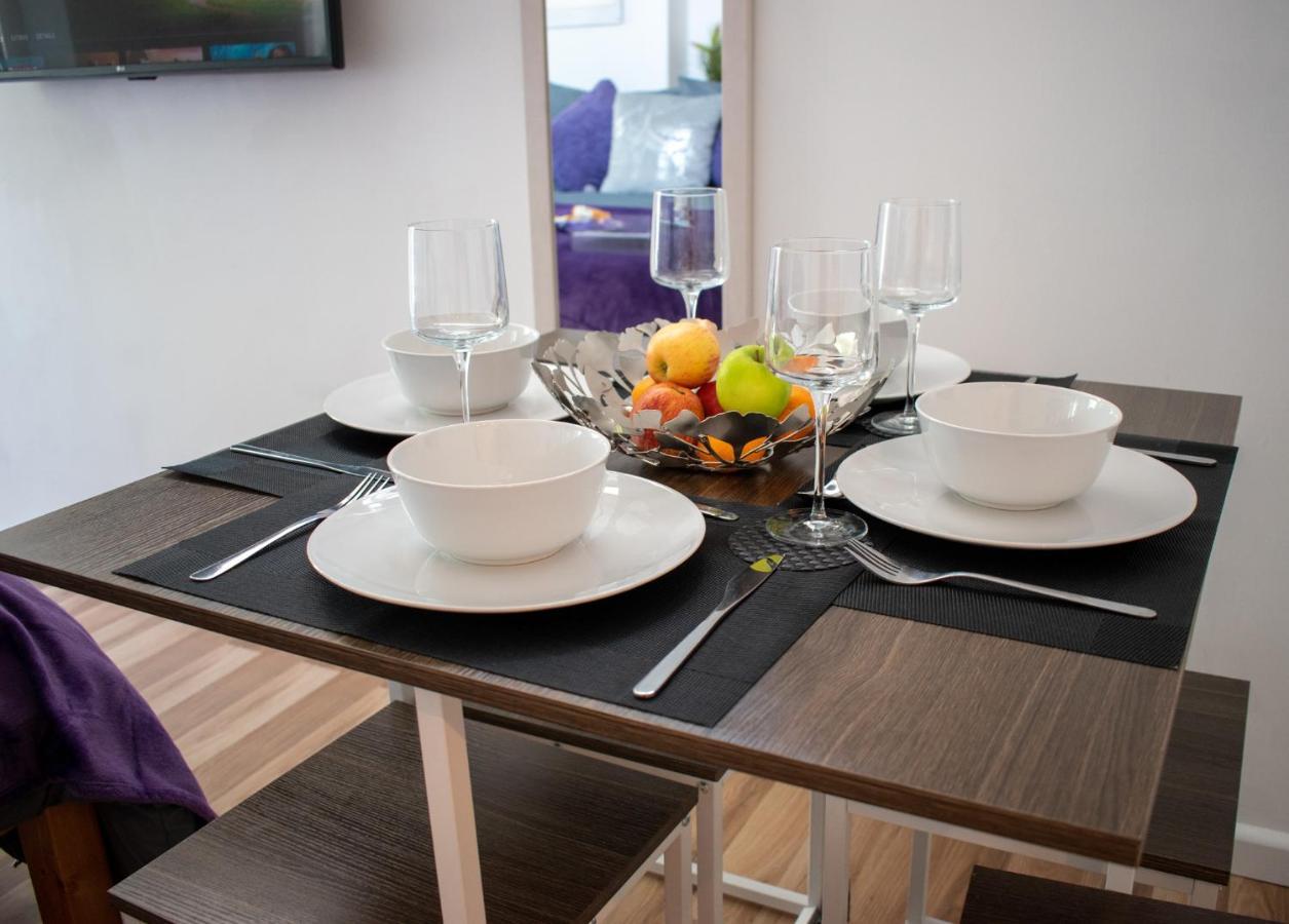 121 Studio - Central Studio Apartment, Terrace & Full Kitchen - Airport & Train Shuttle Bishop's Stortford Exterior photo