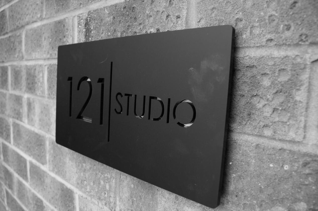 121 Studio - Central Studio Apartment, Terrace & Full Kitchen - Airport & Train Shuttle Bishop's Stortford Exterior photo